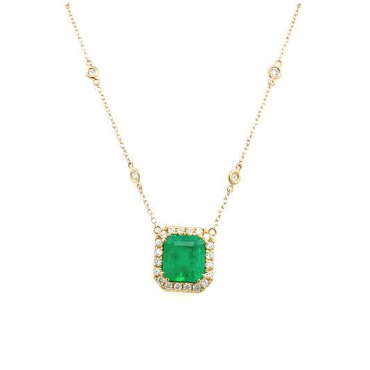 18K Yellow Gold Emerald And Diamond Halo Necklace (3.59ctw) 